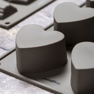 Форма для запекания силиконовая "8 сердец" 30,5 х 17,5 х 3,5 см Studio Berghoff