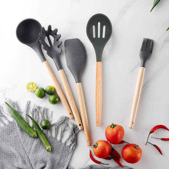 Набор kitchen. Silicone Kitchen Utensils набор. Kitchen Utensils набор лопаток из 11 штук. Набор кухонных принадлежностей Kitchen Utensils серый. Кухонные принадлежности с деревянной ручкой.